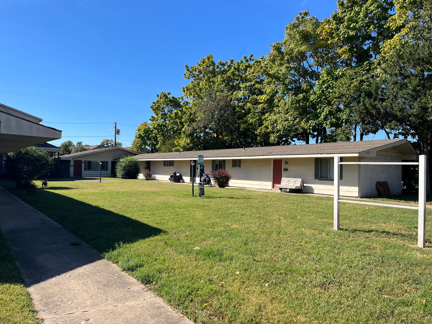 Springfield Apartment: 510 E Harrison St. Apt H1-H11