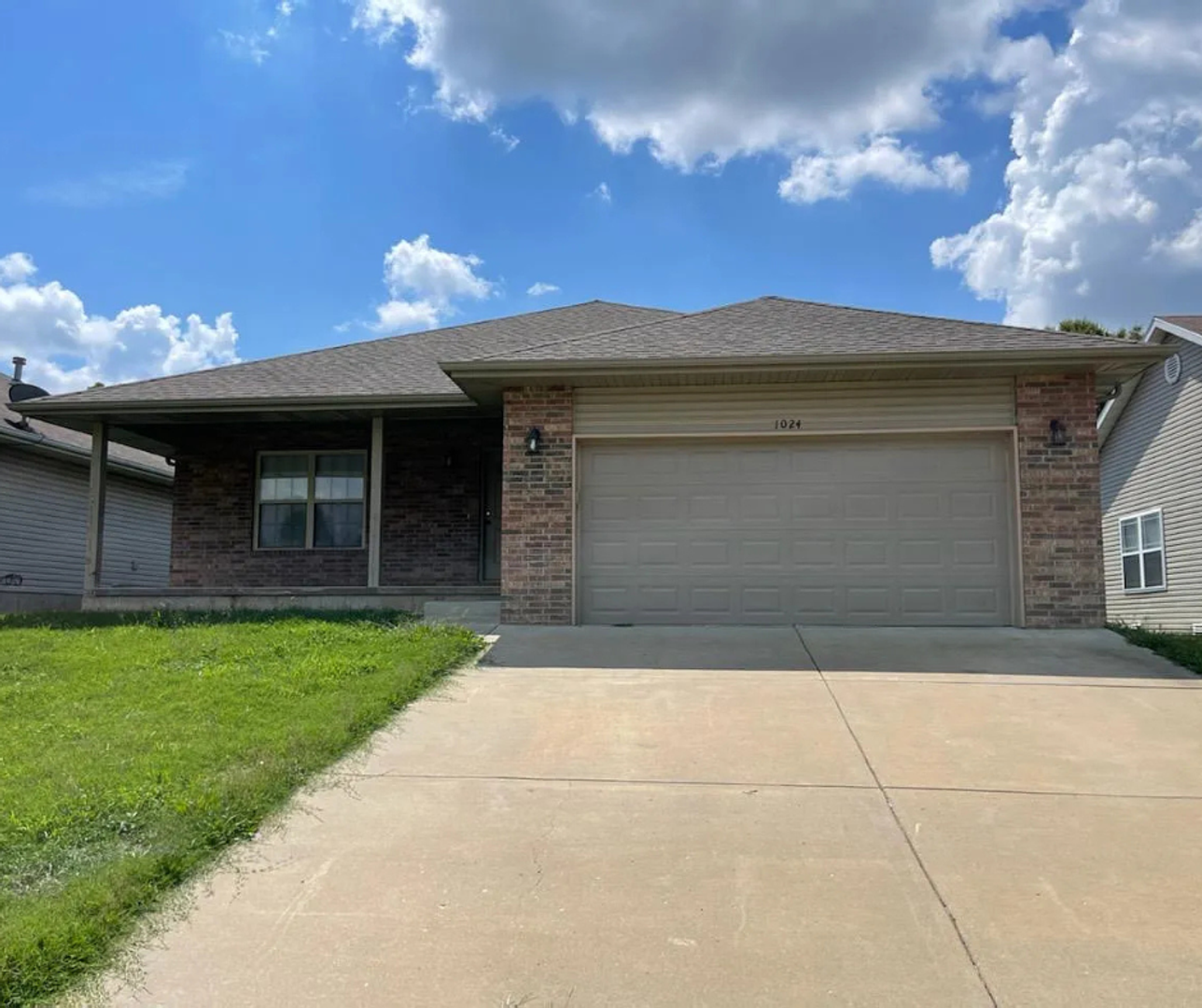 Springfield House: 1024 E. Caravan St.