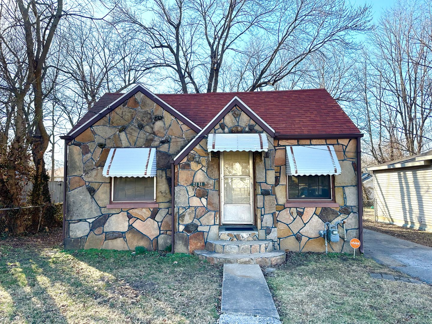 Springfield House: 2131 N Travis Ave