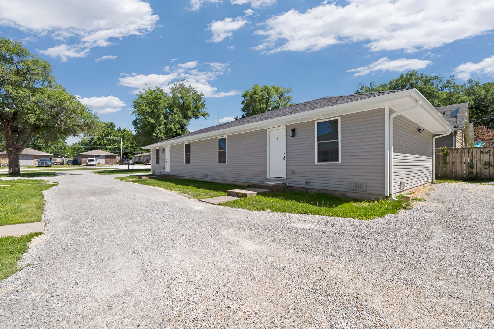 Springfield Apartment: 1653 N. Patterson Ave.