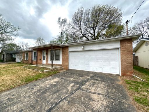 property 2839 S Dayton Ave