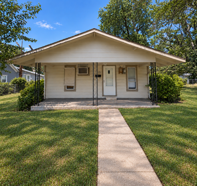 property 721 W Della St.