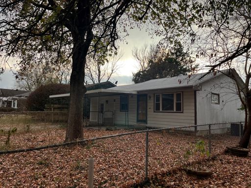 property 1653 N Hayes Ave
