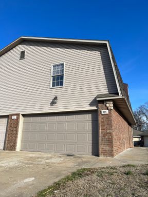 property 925-927 W. Black St.