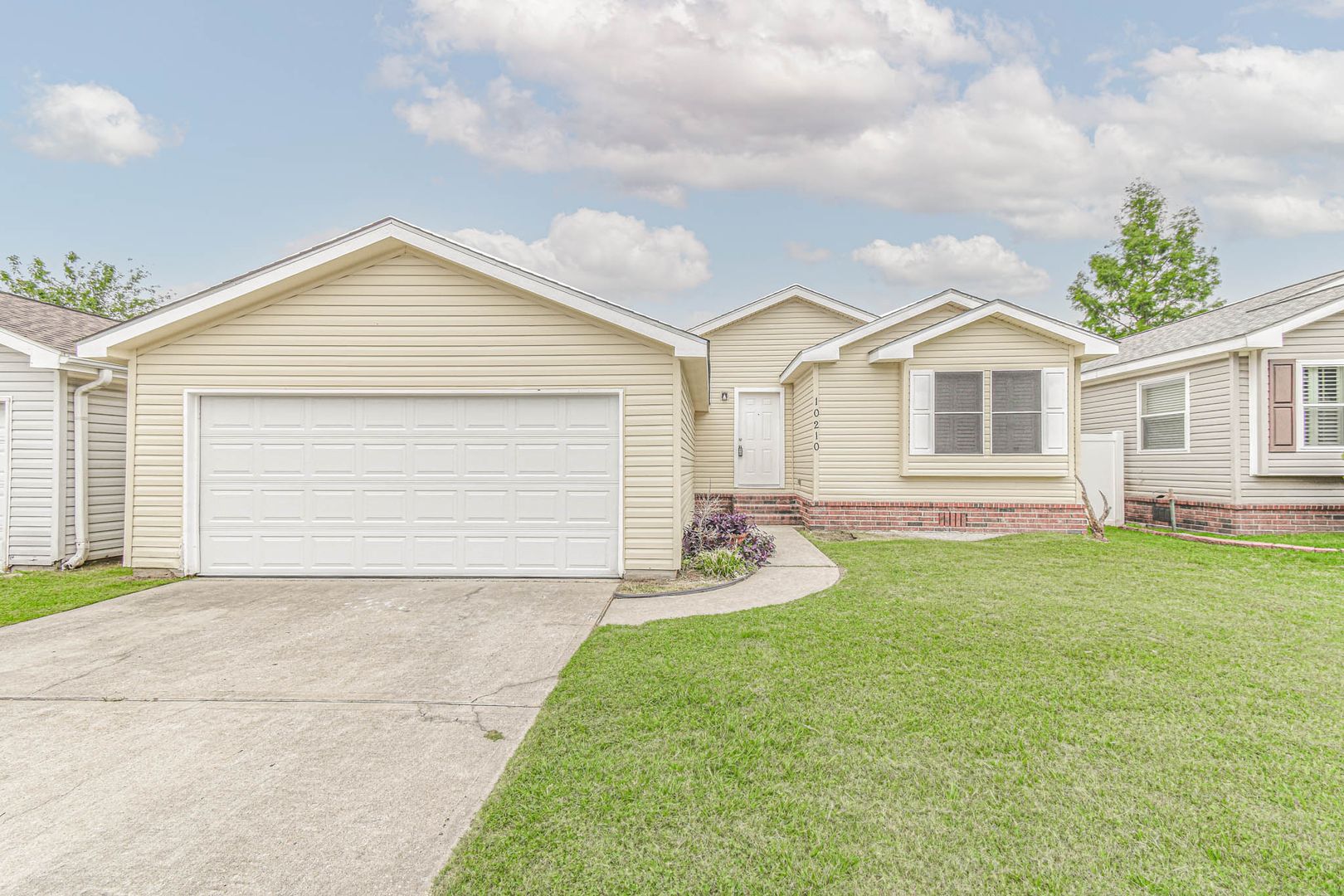 Tomball House: 10210 Berrypatch Lane