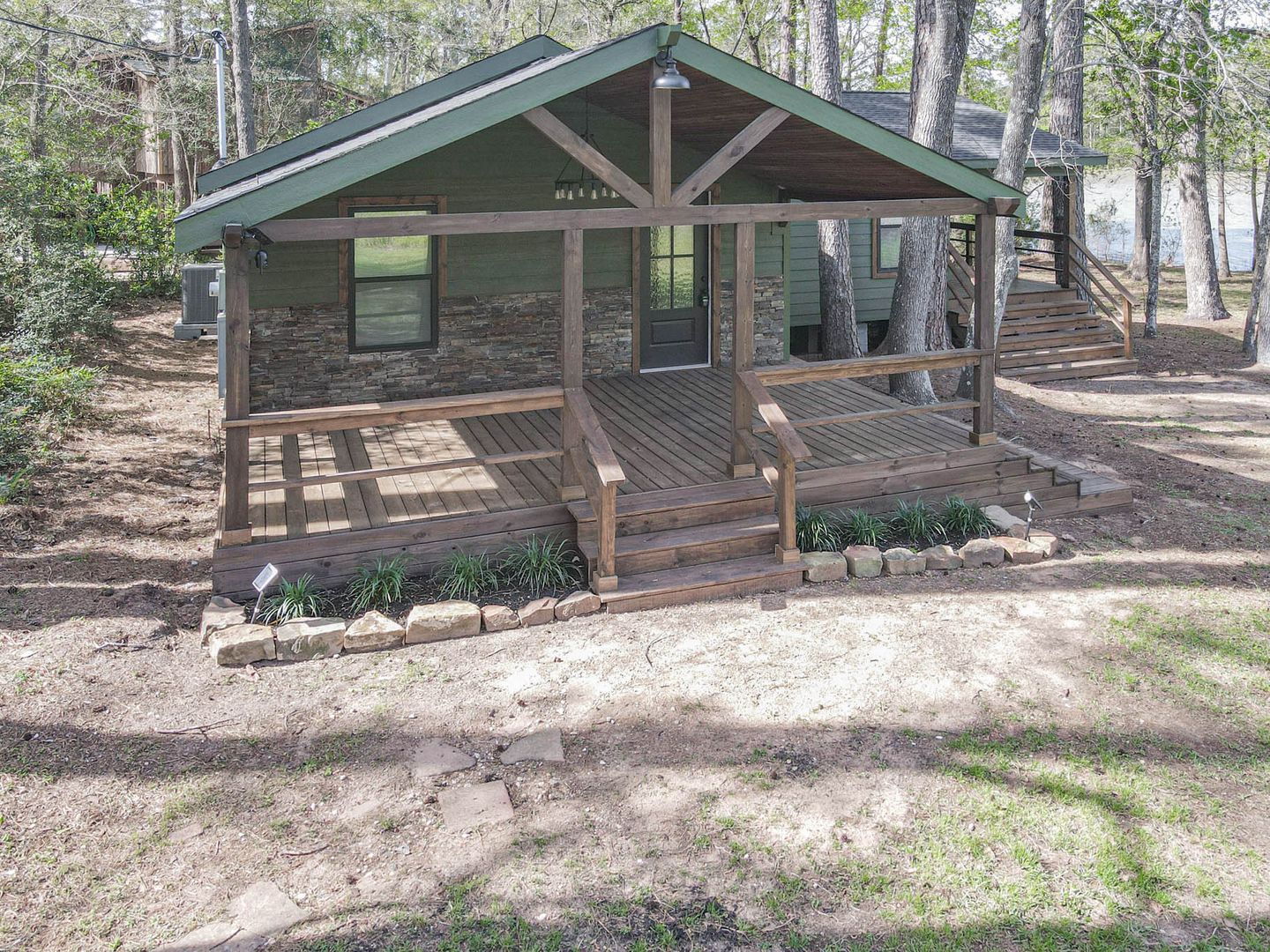 Montgomery House: 9126 Lazy Ln