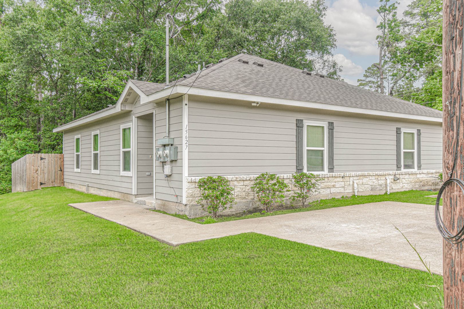 Montgomery House: 15627 Sycamore Dr