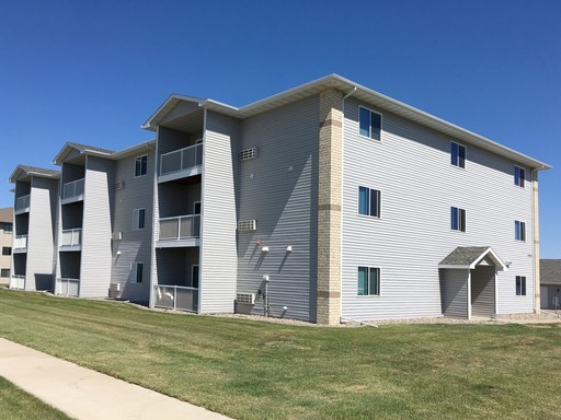 Pet Friendly, In-unit Laundry, Great Residential Location in SE Minot! – photo 1