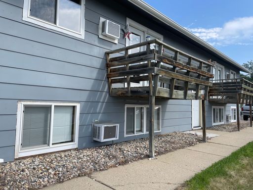 2 Bedroom in 5-Plex in NW Minot residential area – photo 1