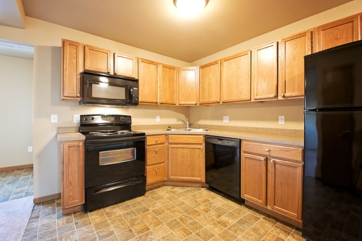 205 27th Avenue NW, 13, Minot, ND 58703