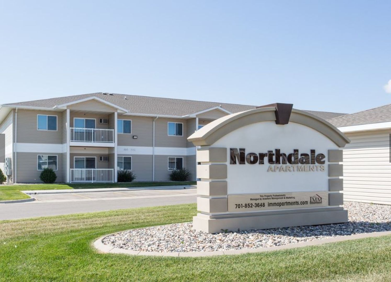 Minot Apartment: 2720 5th St. NW/400 27th Avenue NW