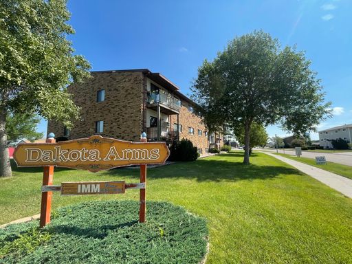 Dakota Arms Apartments - Behind Dakota Square Mall! – photo 1