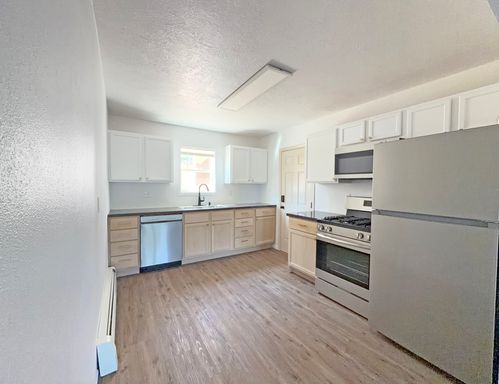 Remodeled 2 Bed, 1 Bath in a Convenient Central Location – photo 1