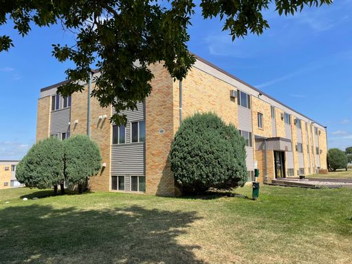 Welcome to Minot's Summit Park Apartments.