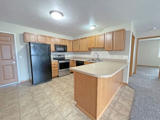 First Floor! Pet Friendly, In-unit Laundry, Great Residential Location in SE Minot! – photo 1