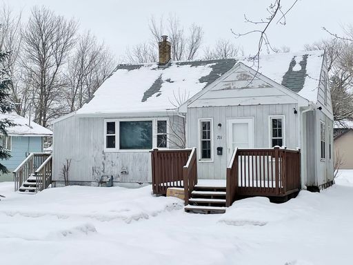 711 6th Street NE, Minot, ND 58703