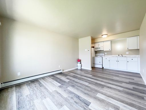 Royal Suites Apartments on Minot's North Hill – photo 1