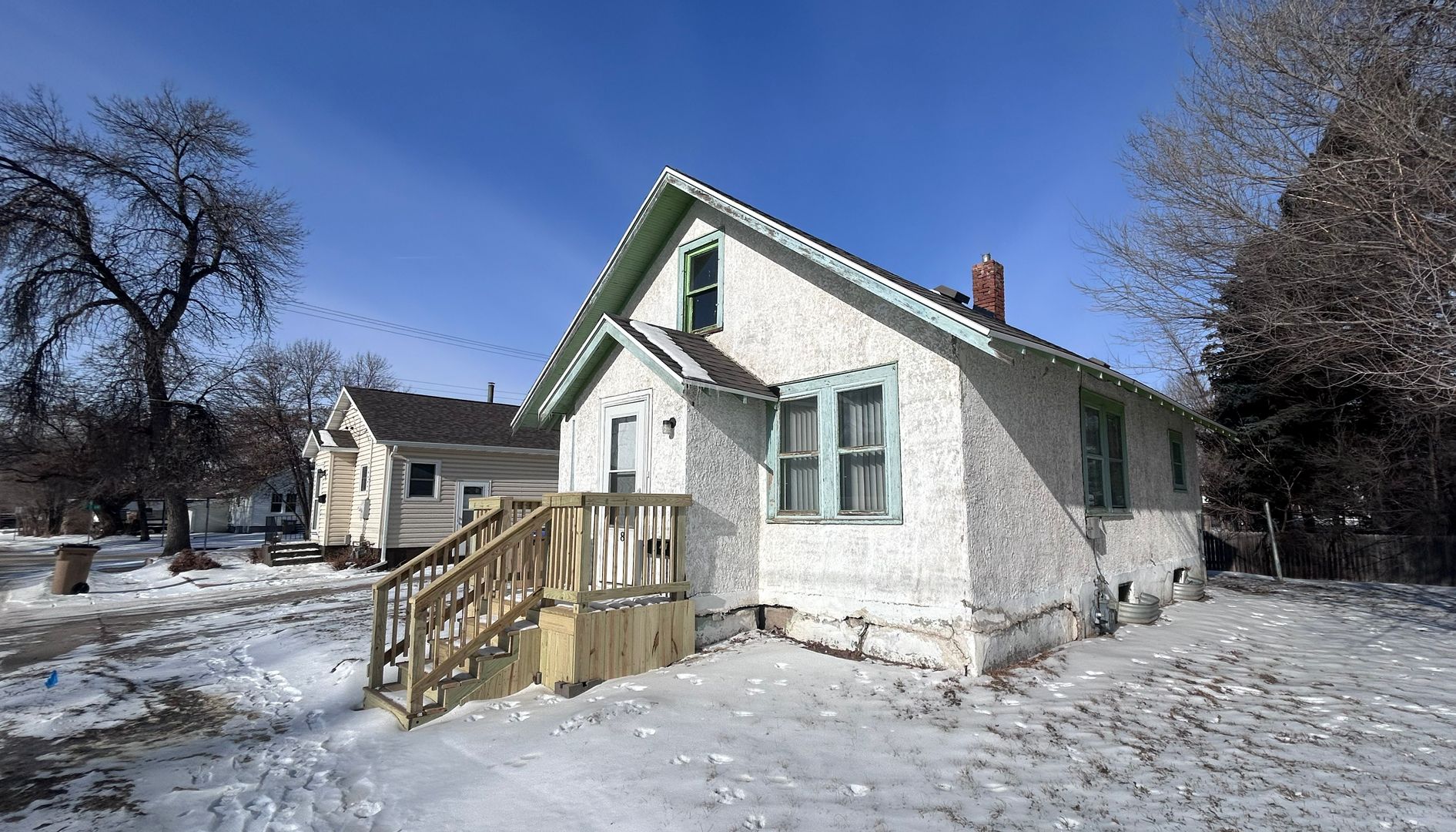 Minot House: 18 8th Avenue NW