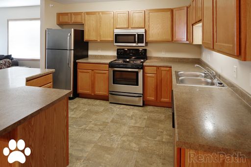 Pet Friendly First Floor Three Bedroom at Prairie Heights! – photo 1