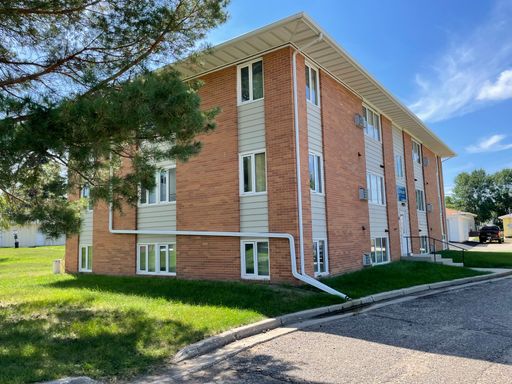 Great Central Location! Heat Paid & Pet Friendly! – photo 1