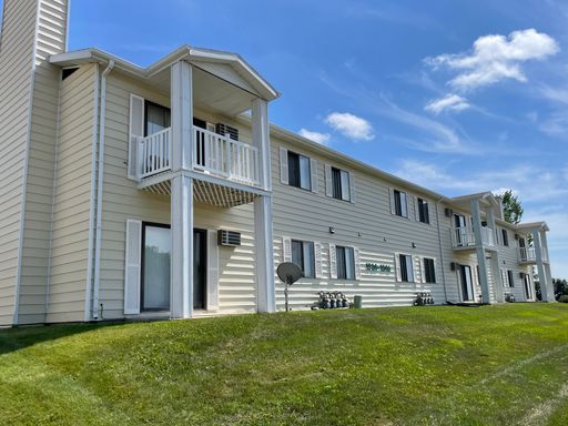 Glacial Manor Features In-Unit Laundry! – photo 1