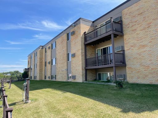Welcome to Minot's Summit Park Apartments. – photo 1