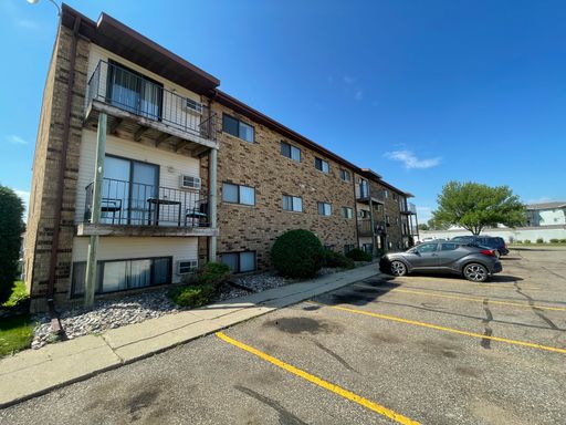 Dakota Arms Apartments - Behind Dakota Square Mall! – photo 1