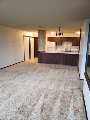 Spacious 2 Bedroom Condo with Elevator! – photo 1