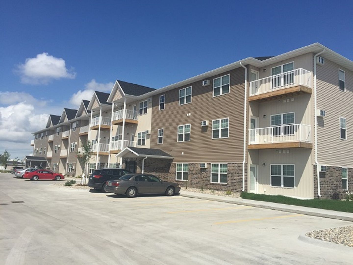 Creekside at Osgood Apartments - in South Fargo!