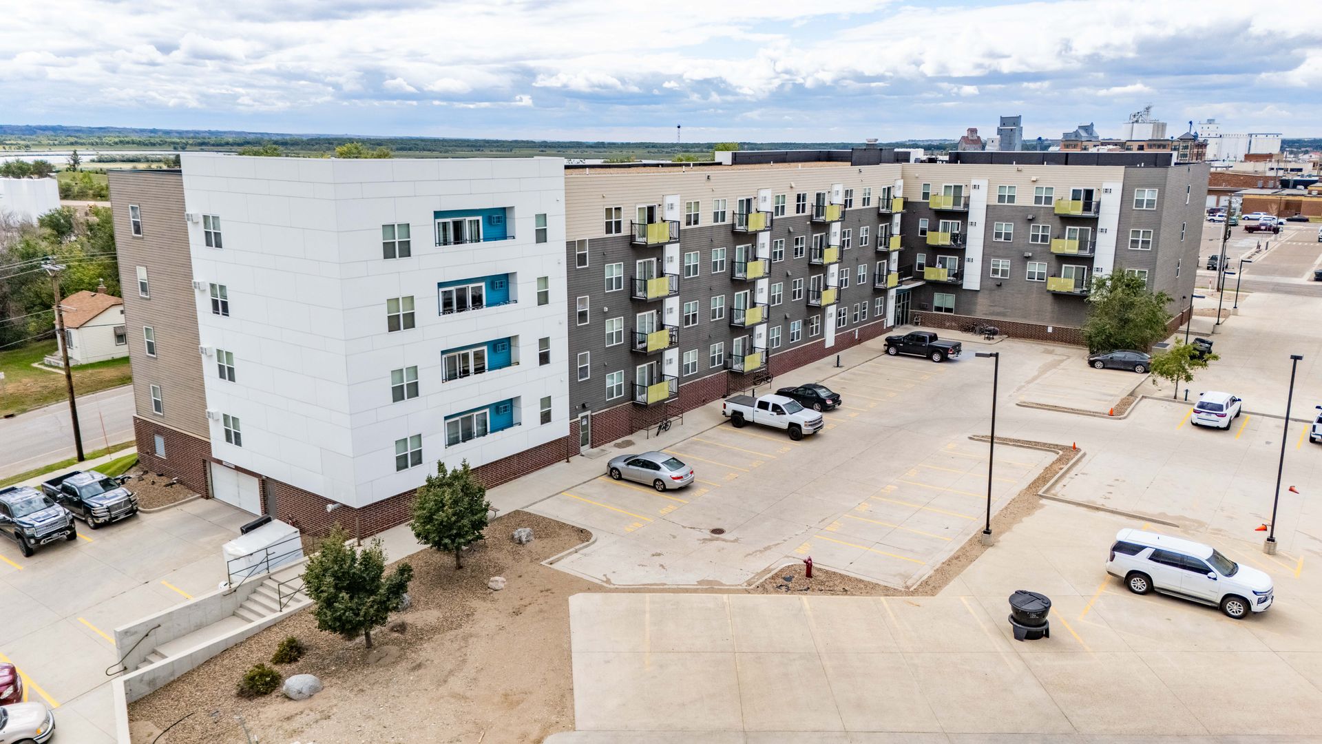 Williston Apartment: 301 2nd Street East