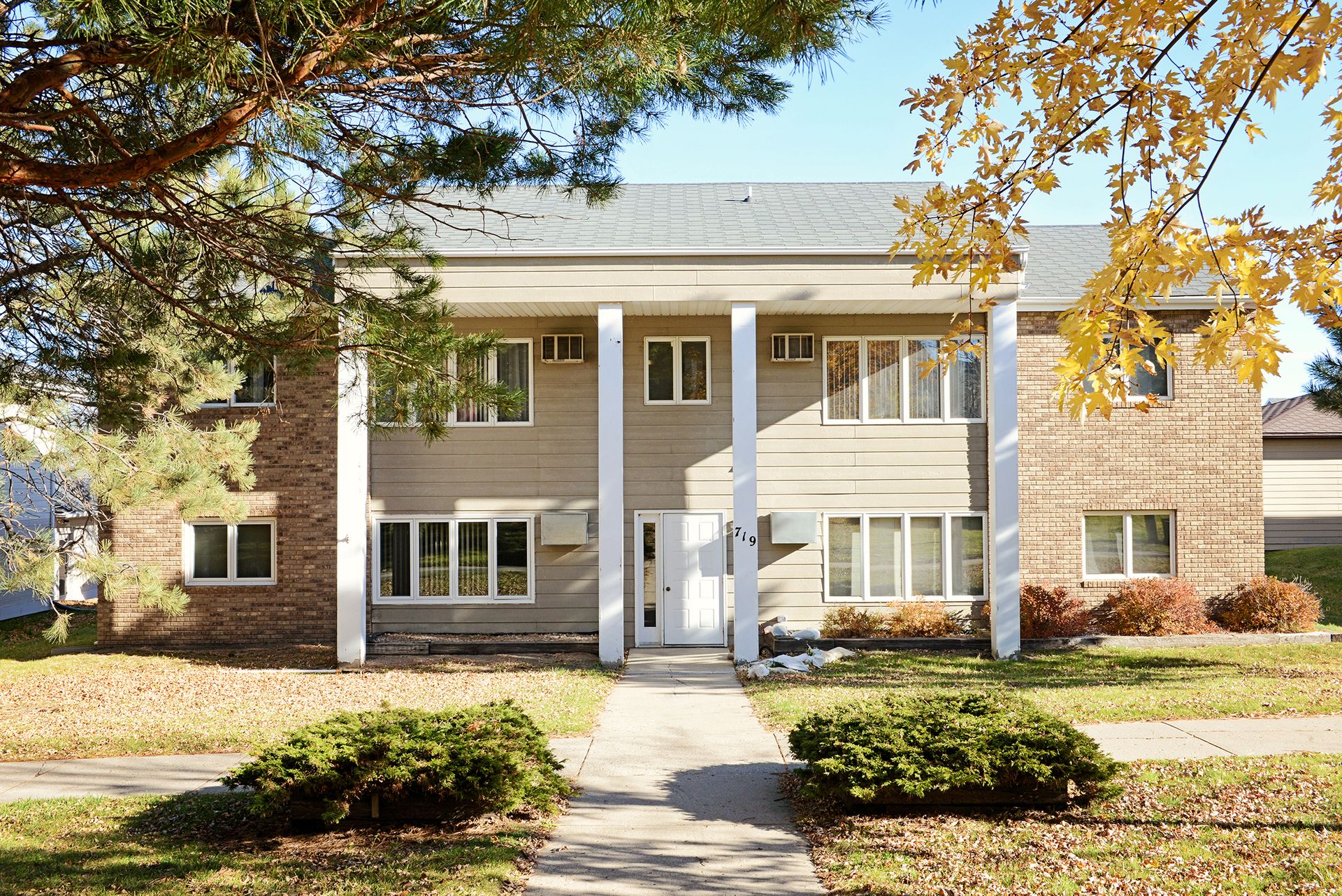 Minot Apartment: 719 28th Avenue SW