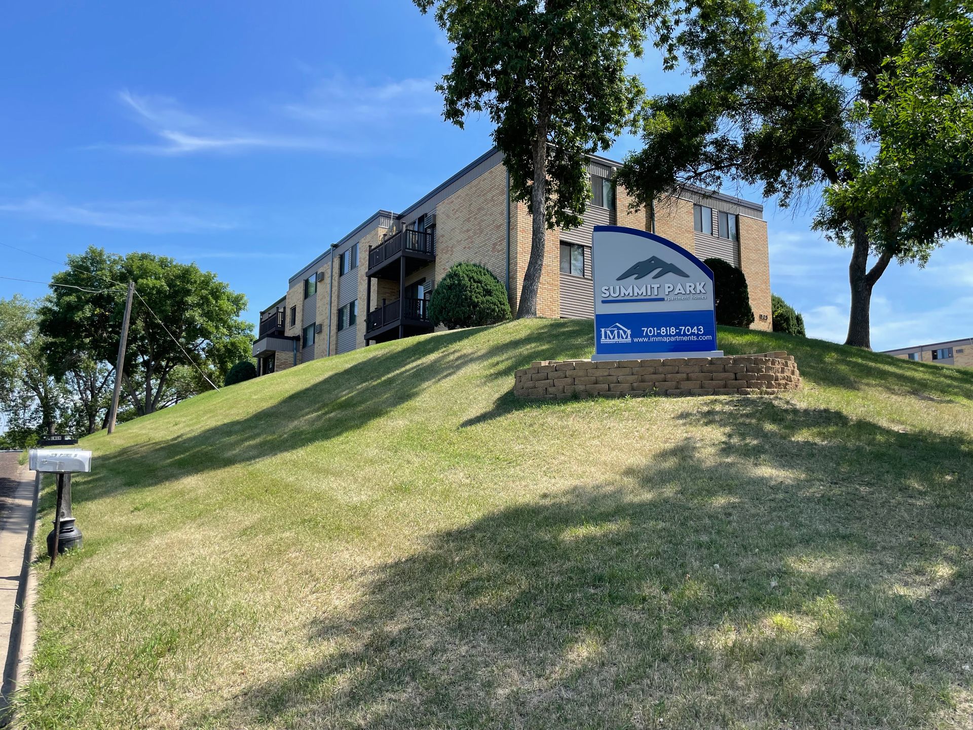 Minot Apartment: 505, 525, 605 & 705 Park Street