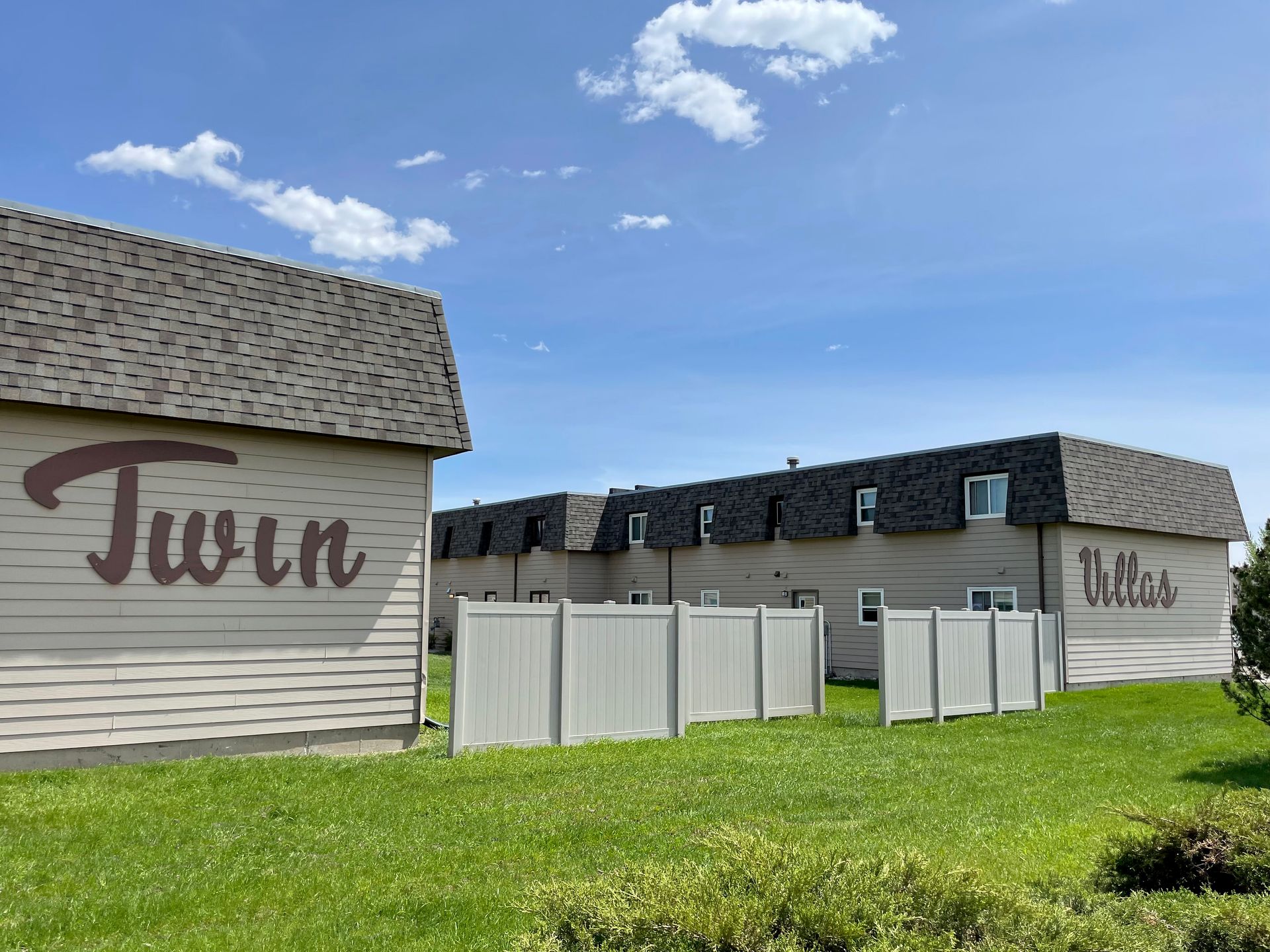 Minot Apartment: 1821 - 1835 2nd Street SE