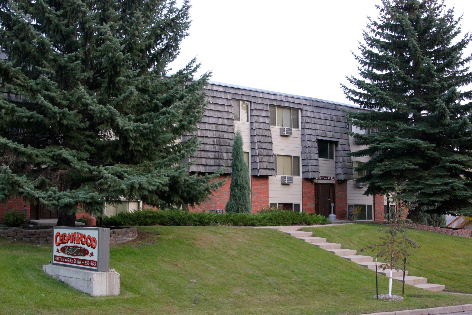 Minot Apartment: 1400-1446 8th St. NW