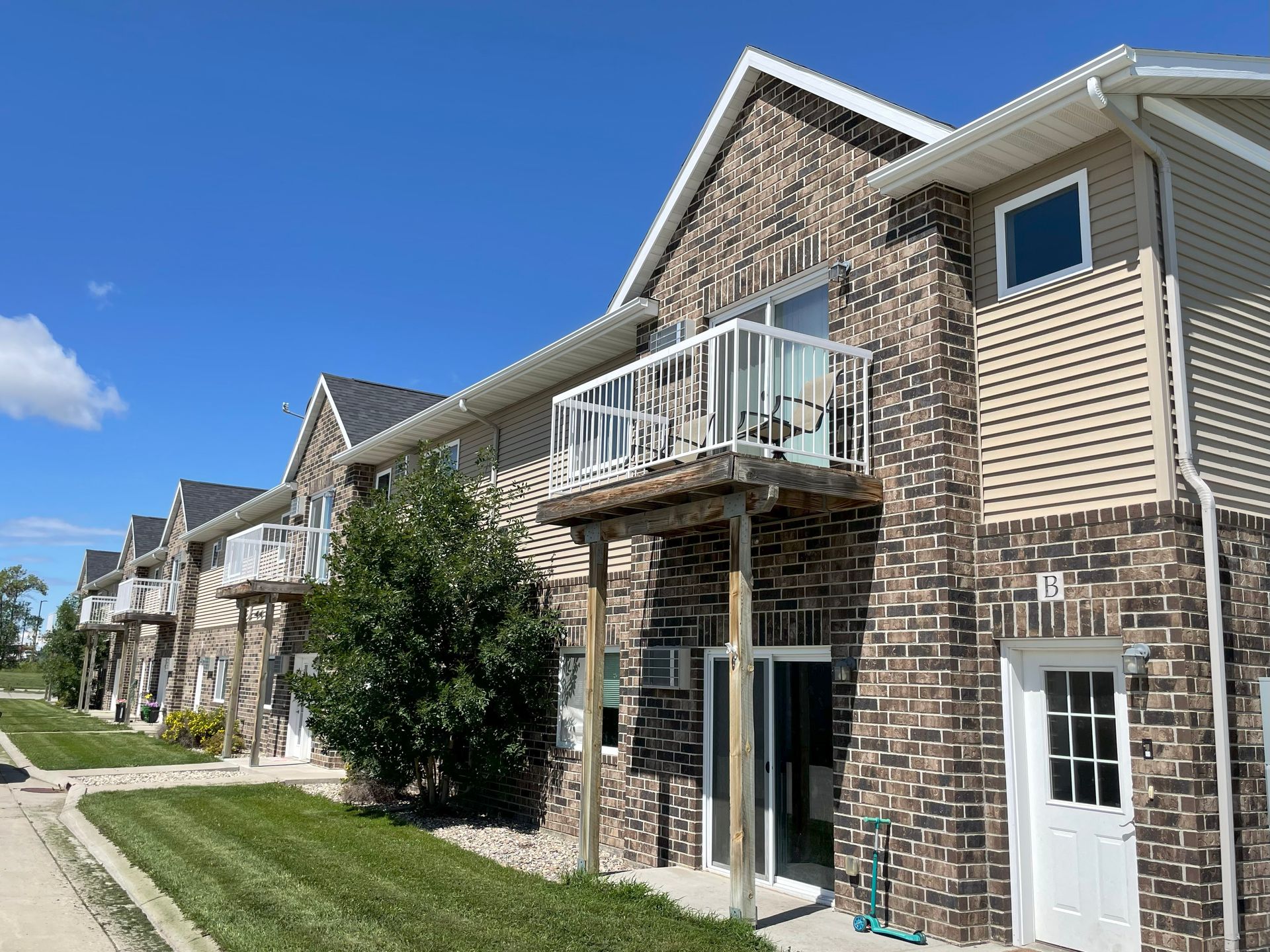 Minot Apartment: 3203-3241 8th Street NE