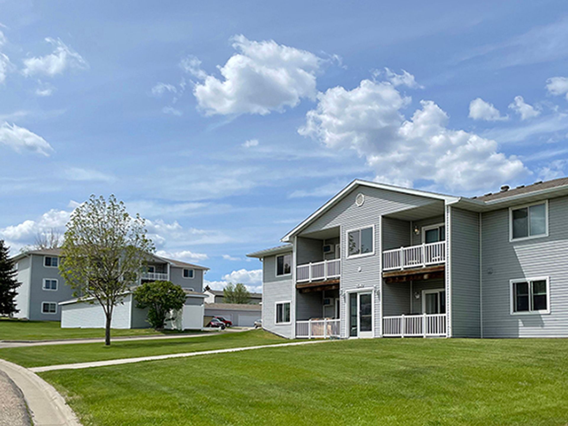 Minot Apartment: 1540 Golden Valley Lane/1800-1820 16th Street NW