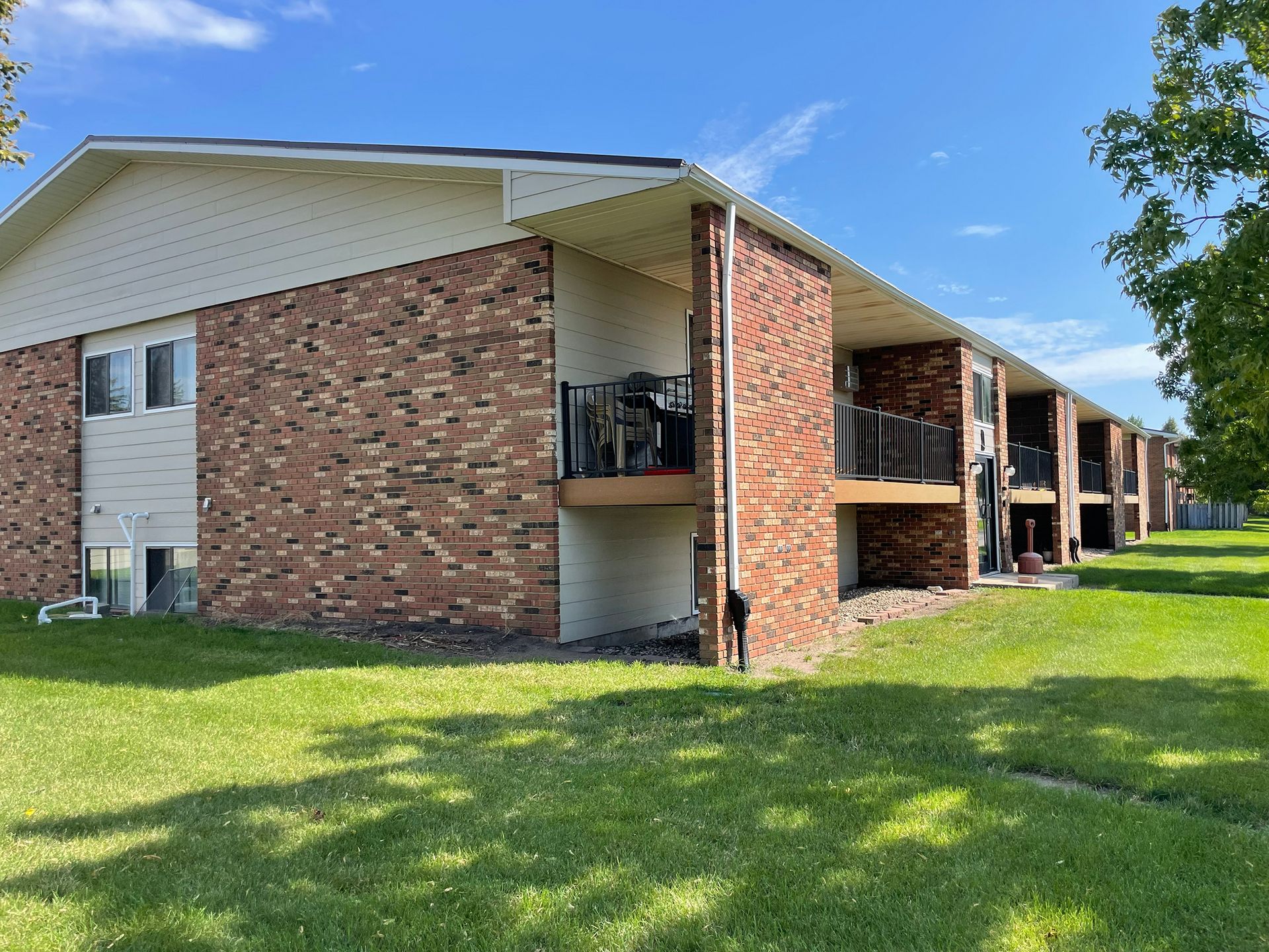 Minot Apartment: 525 22nd Avenue NW