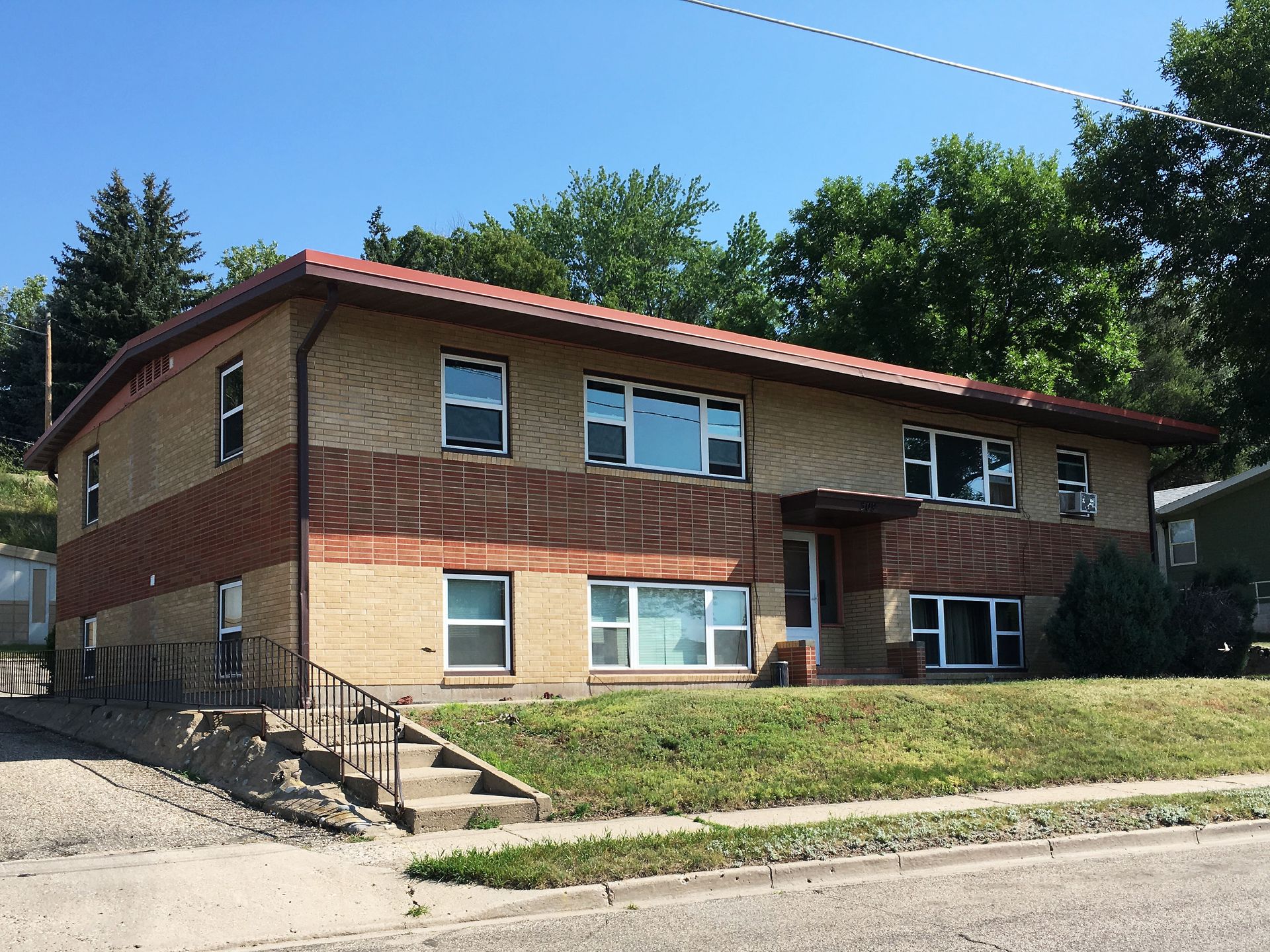 Minot Apartment: 509 11th Avenue NE