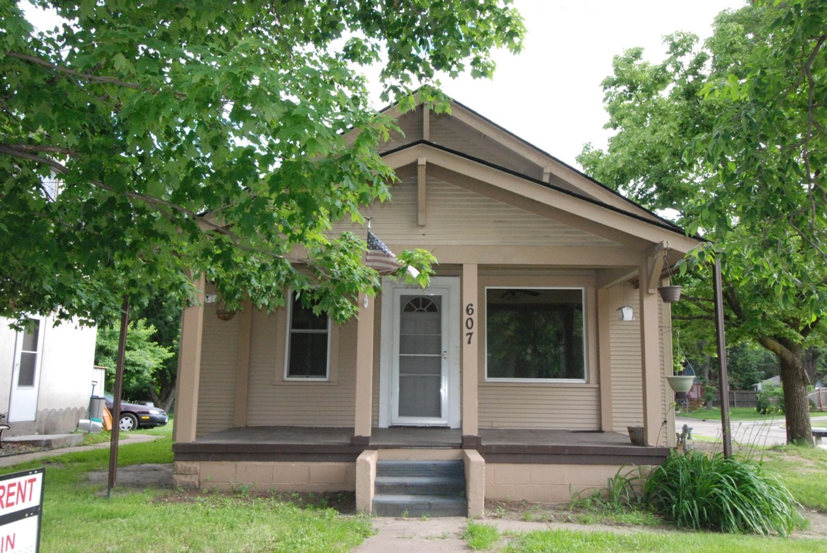 Forest Lake House: 607 W Broadway Ave