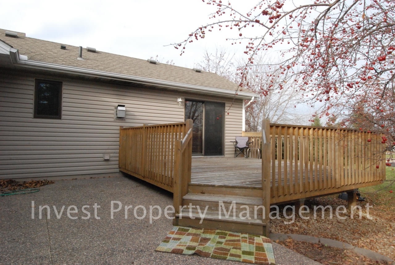 Rogers House: 21704 Rouillard Blvd