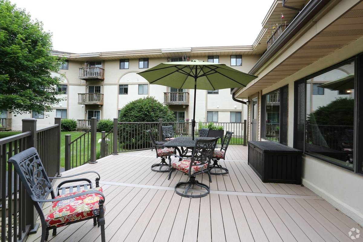 Island Place Apartments 9 of 12