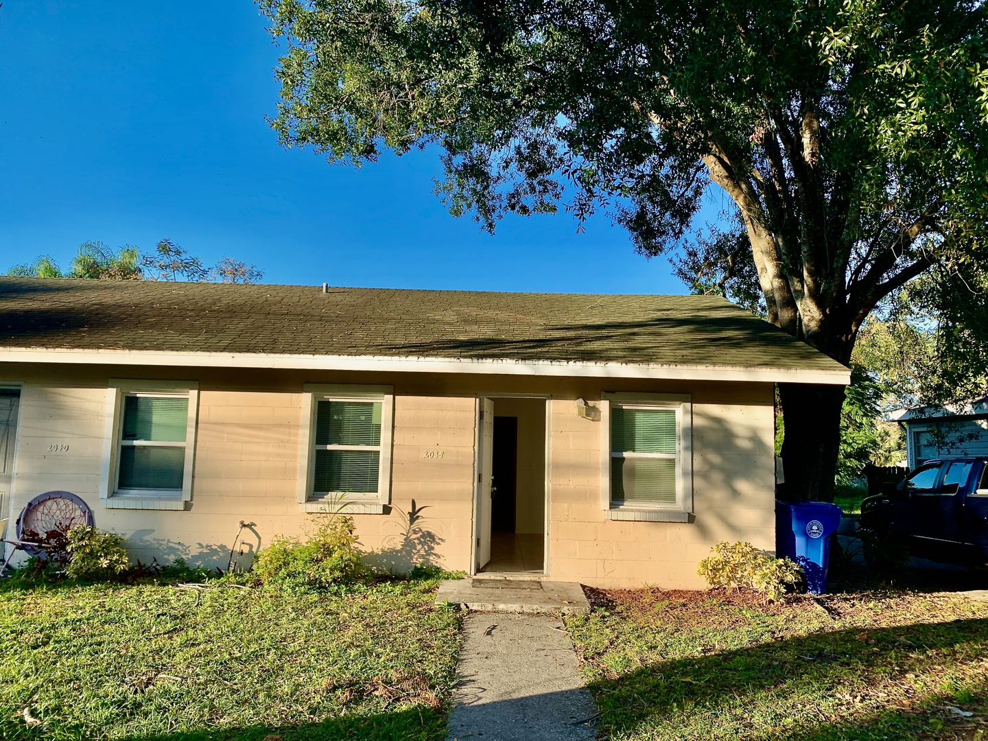 Bradenton House: 2038 19th ave W