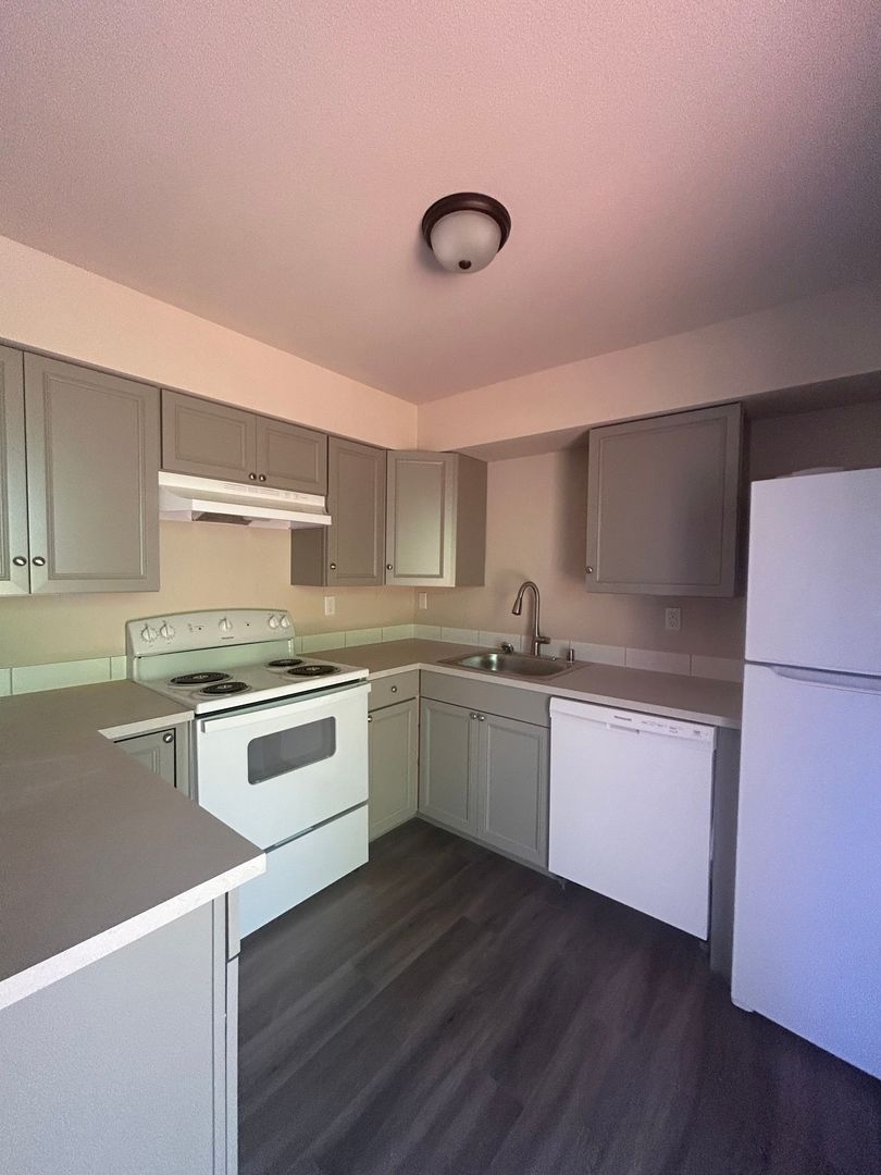 Vancouver Apartment: 2904 E 16 Street - C