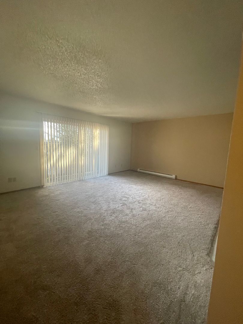 Vancouver Apartment: 1701 E Reserve Street