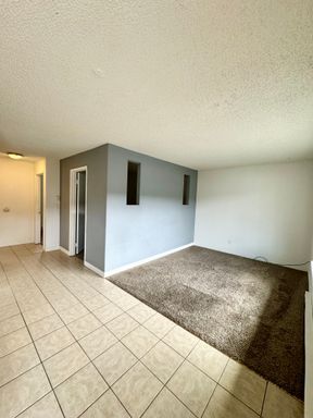 Cute Downstairs 2 bedroom with office! – photo 1