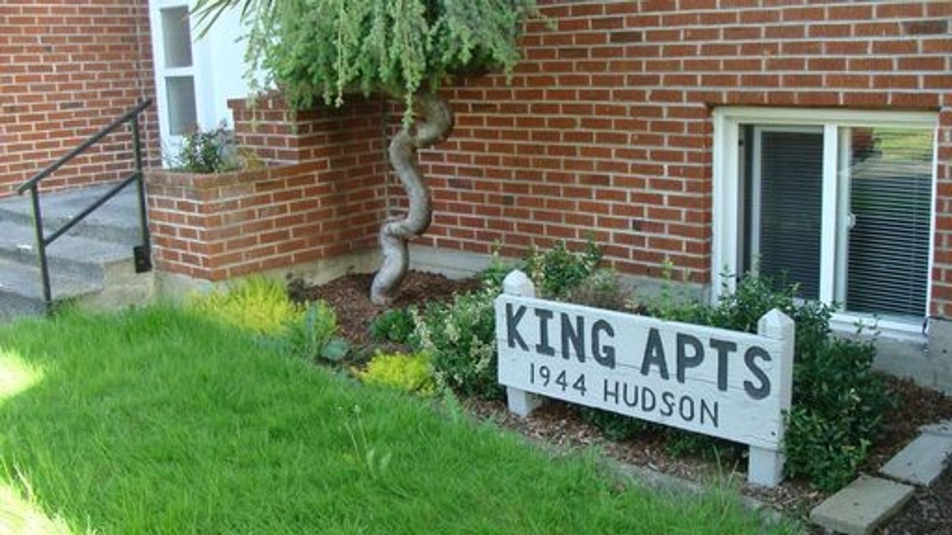 Longview Apartment: 1944 Hudson Street