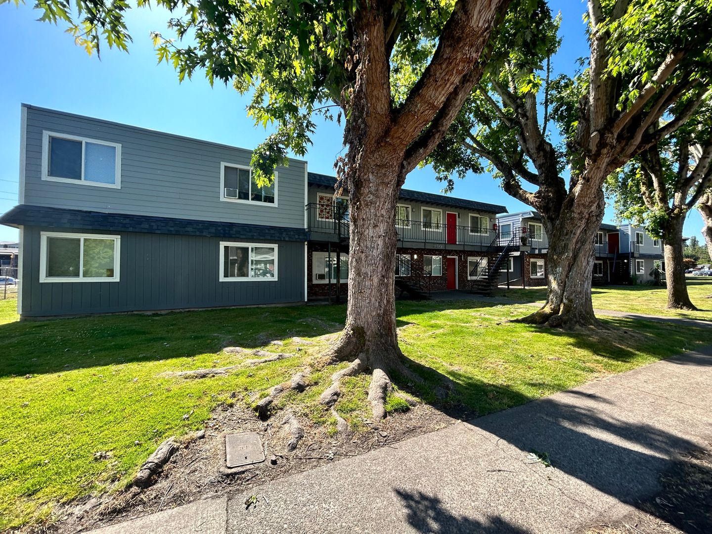 Longview Apartment: 1942 Dorothy Street