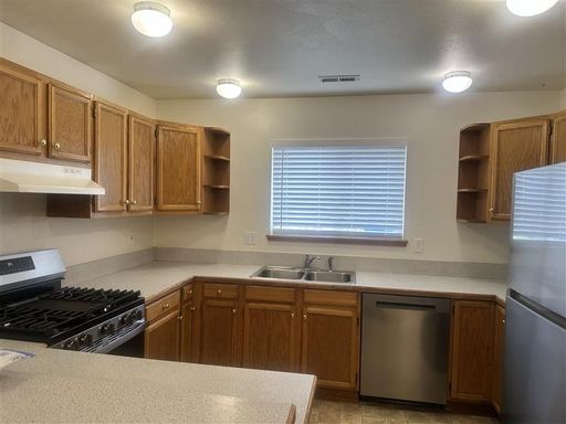 Spacious 3 Bedroom Ranch Home on Corner Lot – 98682 – photo 1