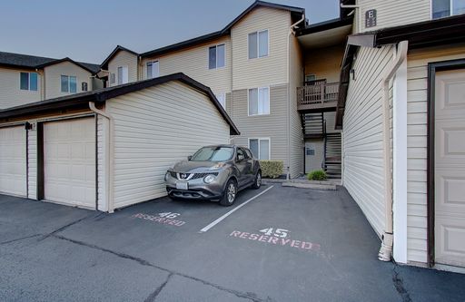 GROUND FLOOR 2 BR, 2 BA CONDO - Special! - August Rent Free! – photo 1