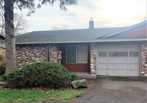 Charming Two Bedroom Flat With Attached Garage. – photo 1